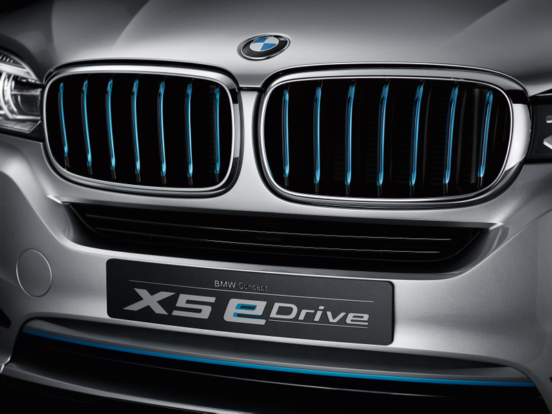 Illustration for article titled BMW eDrive meets BMW xDrive – an innovative combination designed to deliver efficient driving pleasure: The BMW Concept5 X5 eDrive.